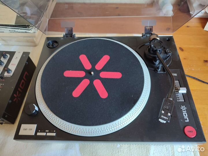 Микшерный пульт с проигрывателем