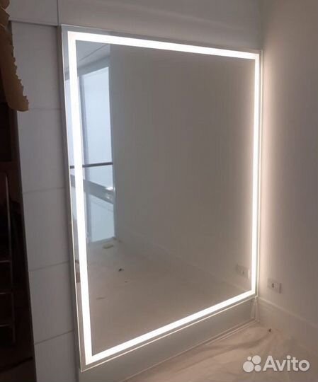Зеркало в спальню в ванную новое