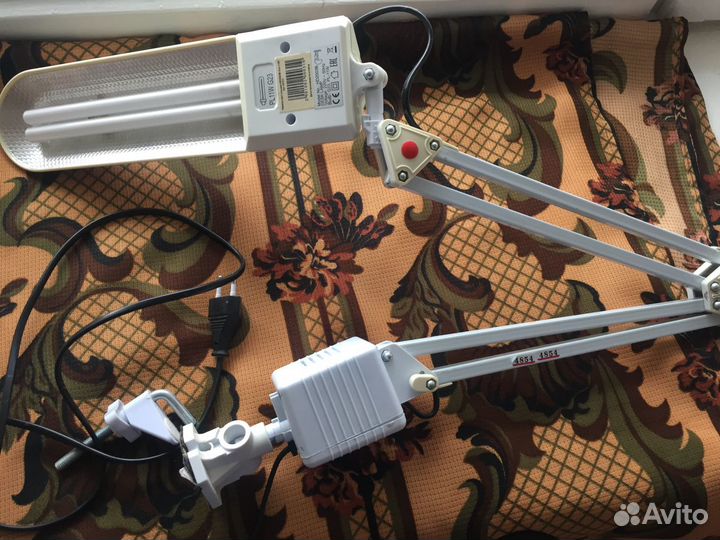 Продаю лампу настольную