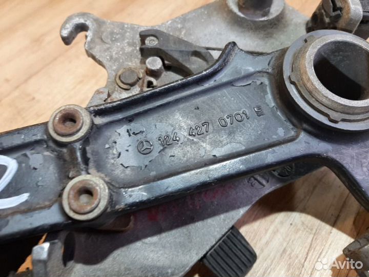 Педаль стояночного тормоза Mercedes-Benz C-Class