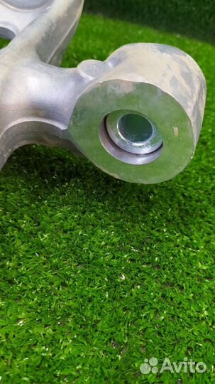 Кулак поворотный передний правый Audi A8 D5