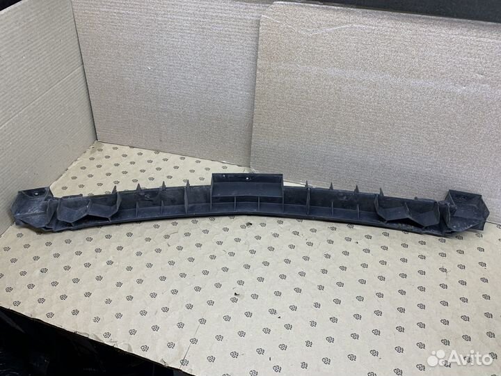 Кронштейн переднего бампера центр. Opel Vectra C