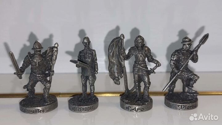 Металлические солдатики из киндера