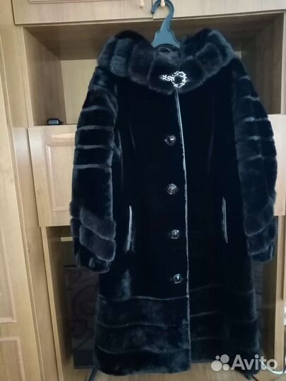 Шуба мутоновая с капюшоном 52 размера