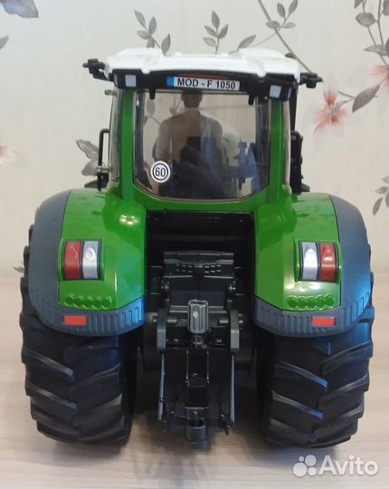 Трактор Bruder Fendt 1050 Vario+ фигурка