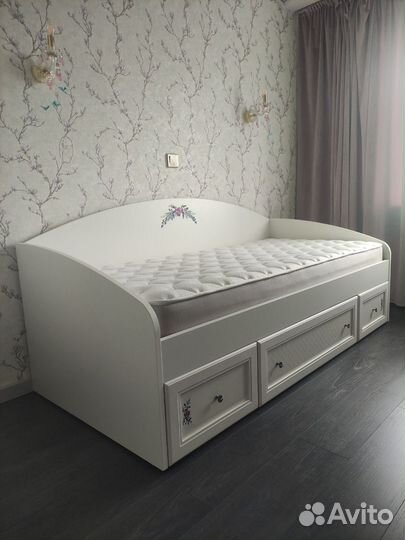 Комплект детской мебели для девочки