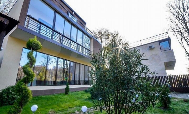 Дом 270 м² на участке 6 сот.