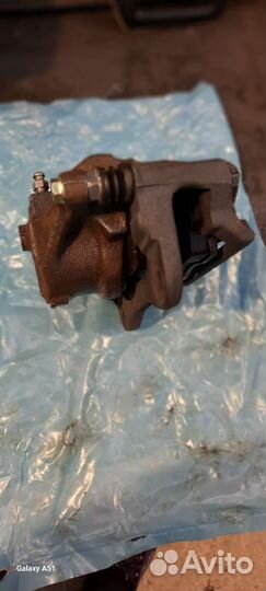 Суппорт левый на газель 3302