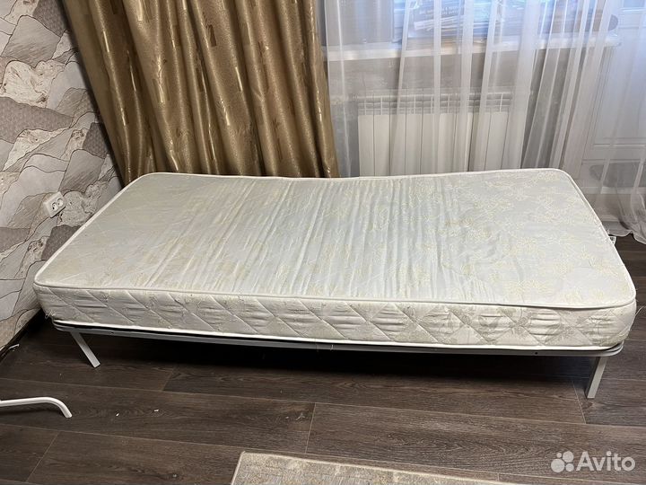 Кровать