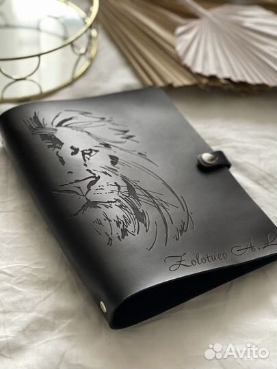 Ежедневник из натуральной кожи с гравировкой