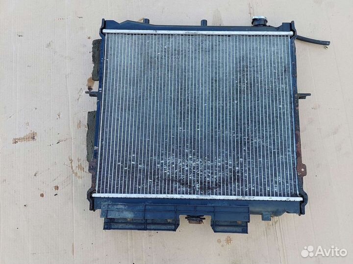 Радиатор охлаждения двигателя Kia Sportage 1