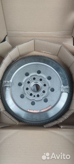 Двухмассовый маховик LUK 415079610