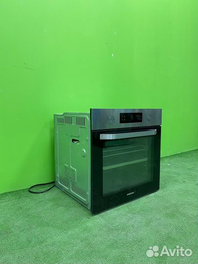 Электрический духовой шкаф Samsung NV68R3541RS/WT