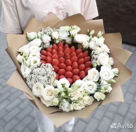 Цветочные композиции с добавлением ягод