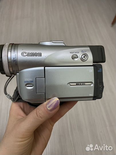 Видеокамера canon