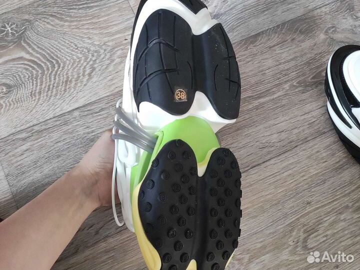Кроссовки новые