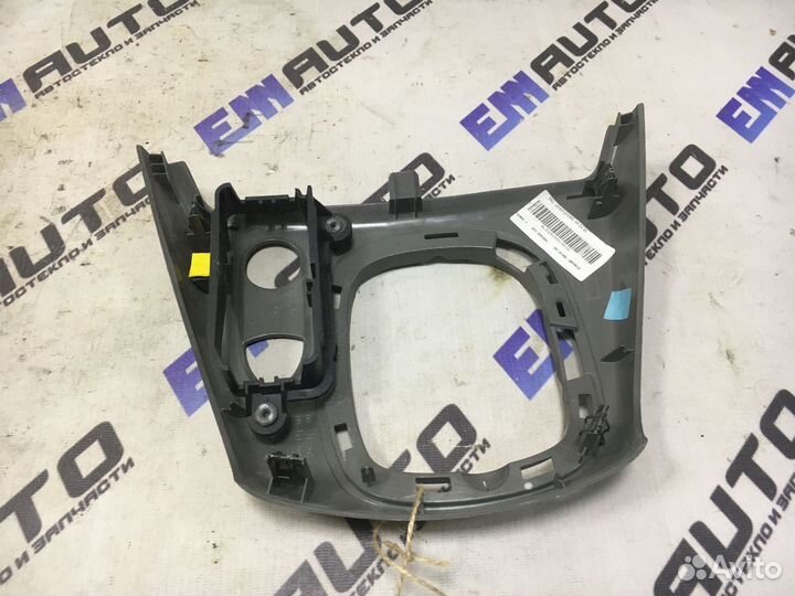 Накладка центральной консоли Рено Сценик 2