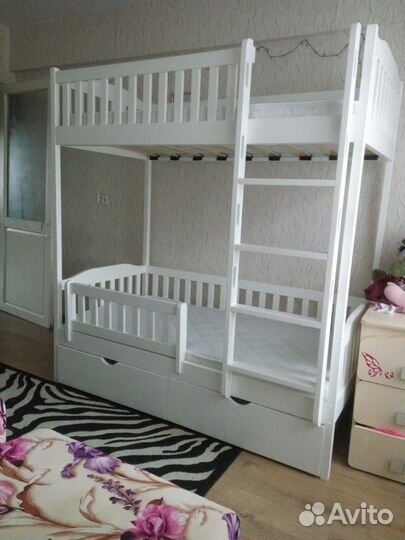 Двухъярусная кровать 