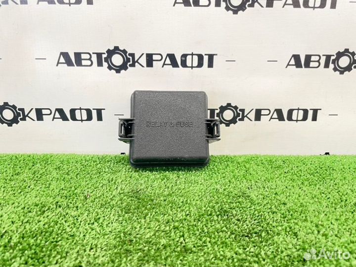 Крышка блока предохранителей Toyota Land Cruiser