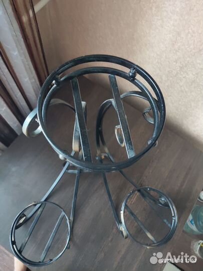 Подставка для цветов напольная металлическая