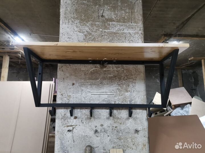 Вешалка настенная металлическая