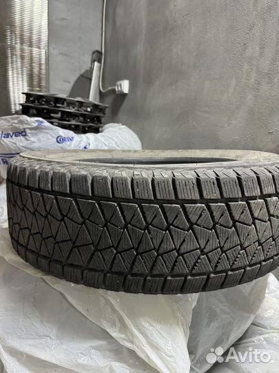 Bridgestone Blizzak DM-V2 2.25/65 R17