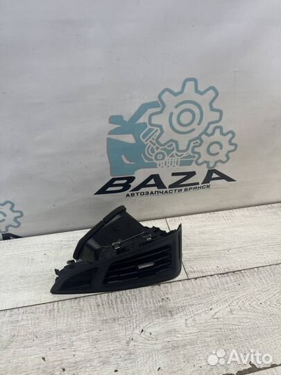 Дефлектор левый Ford Focus 3