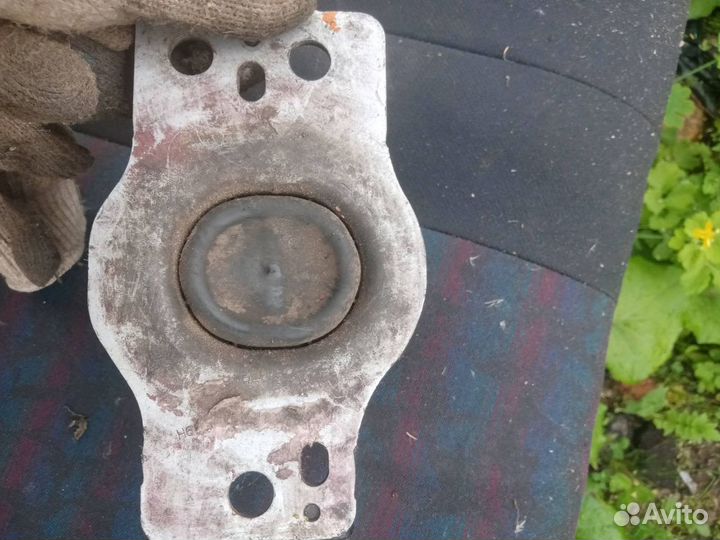 Опора двигателя правая Renault Megane 2 1.5 K9K722