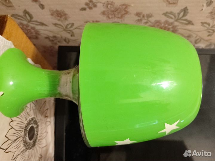 Домашняя утварь: доска, ведро, лампа, чехол