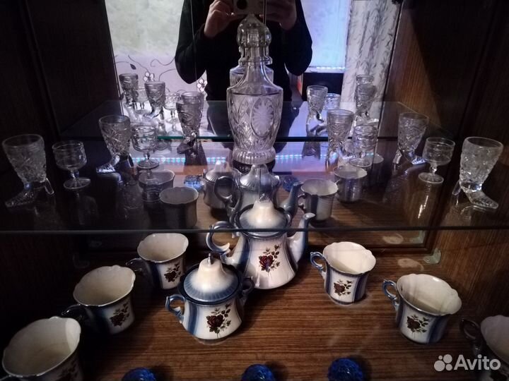 Сервизы и старинные тарелки