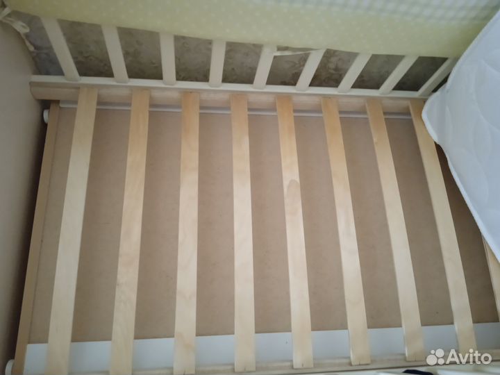 Детская кроватка с матрацем