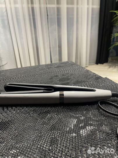 Выпрямитель для волос новый