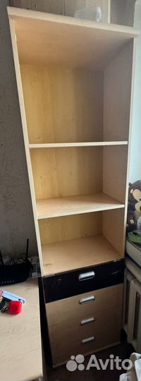 Стеллаж и письменный стол деревянный для книг