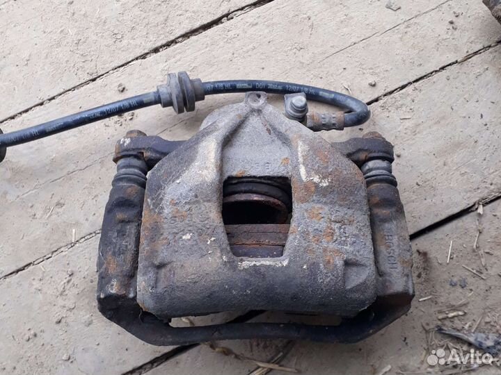 Суппорт передний правый fiat добло 1.3