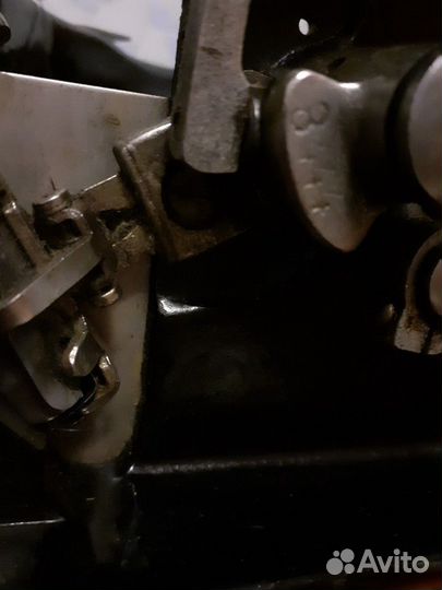 Швейная машинка зингер