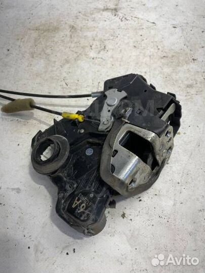 Замок двери передний левый Toyota Corolla E150