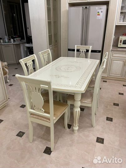 Стол обеденный