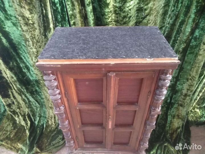 Старинная тумба