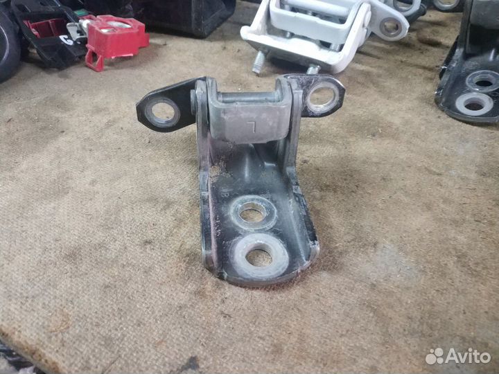 Петли дверные Ниссан Альмера Nissan Almera G15