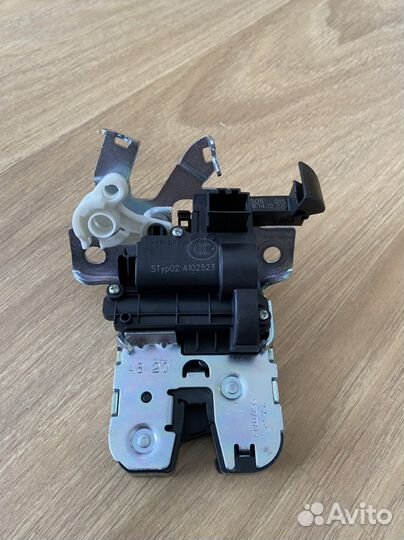 Замок крышки багажника Skoda Octavia A8