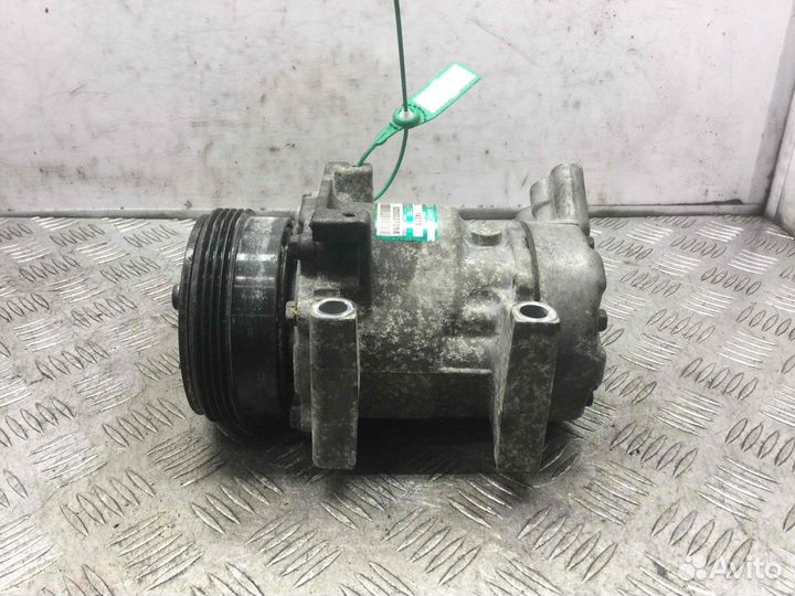 Компрессор кондиционера Renault Kangoo 8200037058;