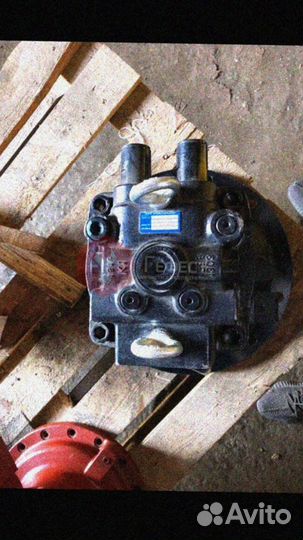 Гидромотор поворота JCB JS330XD