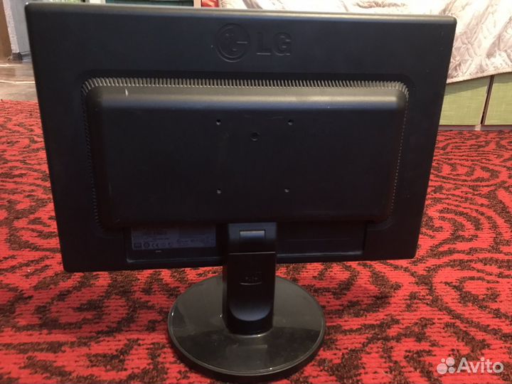 Монитор LG flatron e 1942