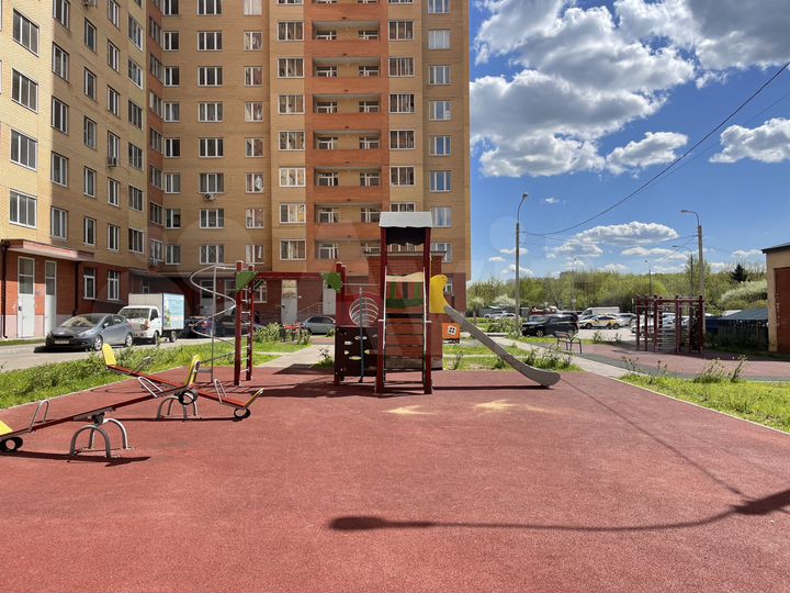 Доля в 2-к. квартире, 18,1 м², 2/17 эт.