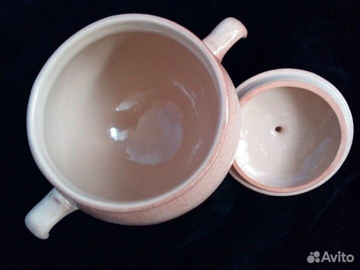 Керамическая посуда и вазы советских времен