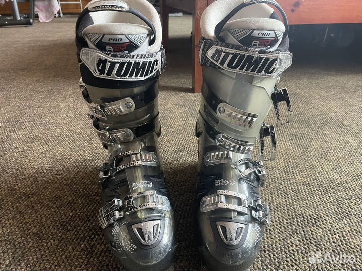 Горнолыжные ботинки atomic