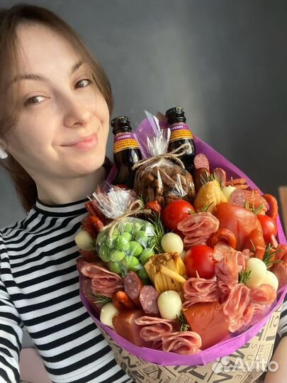 Мужской букет. Корзина с закусками