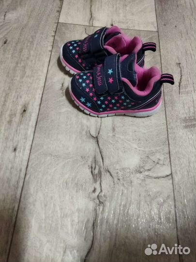Кроссовки для девочки 20р