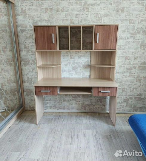 Стол компьютерный