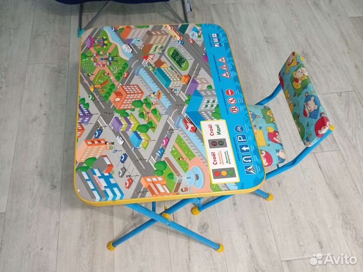 Детский стол и стул